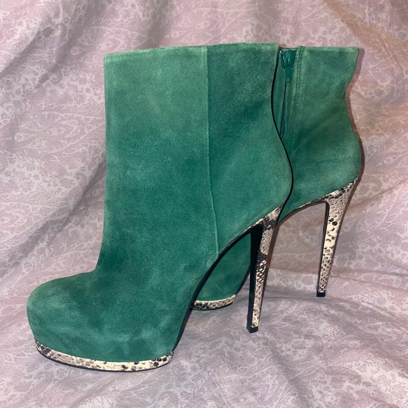 Pour La Victoire Green Suede Snakeskin Heel Platform Booties Size 9 EUC - Picture 9 of 13